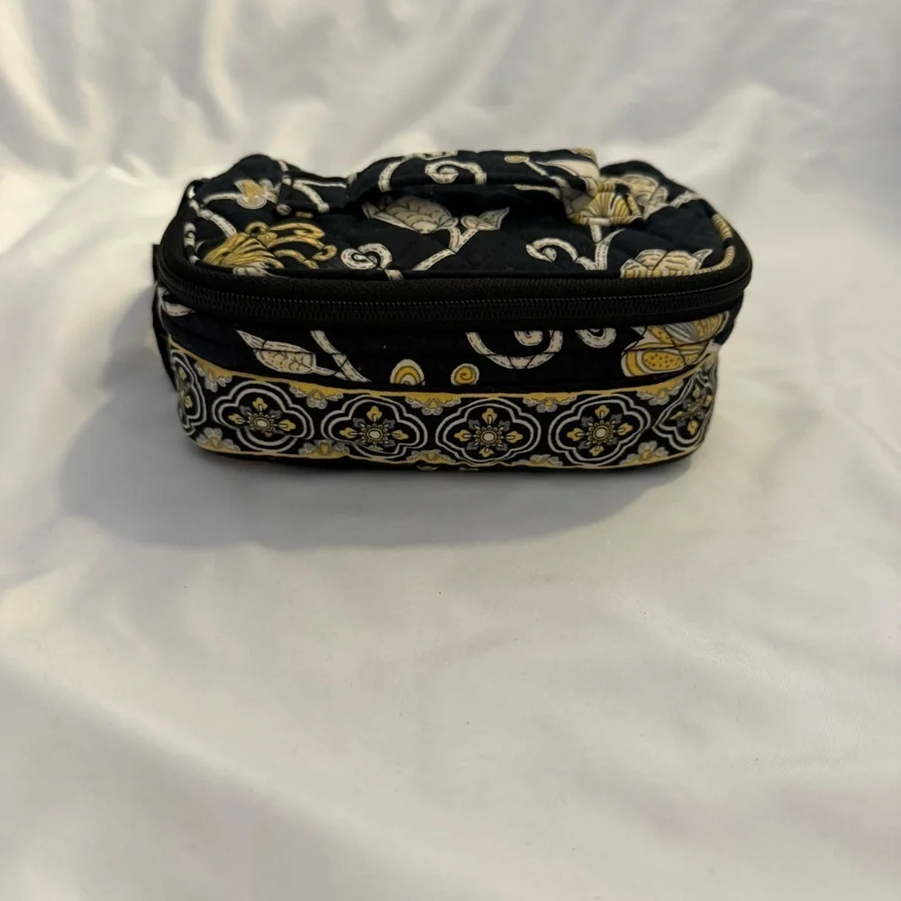 EUC Vera Bradley Fold Out Multi-compartment Cosmetic Bag